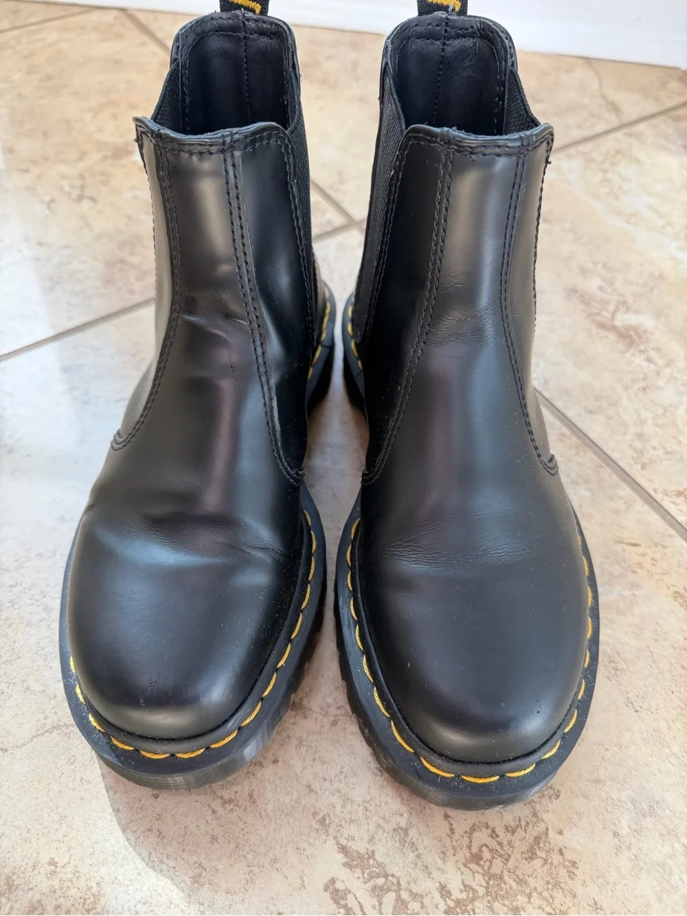Unisex Dr. Martens Black Leather Slip Resistant Chelsea Boots. SIZE 6M 7W